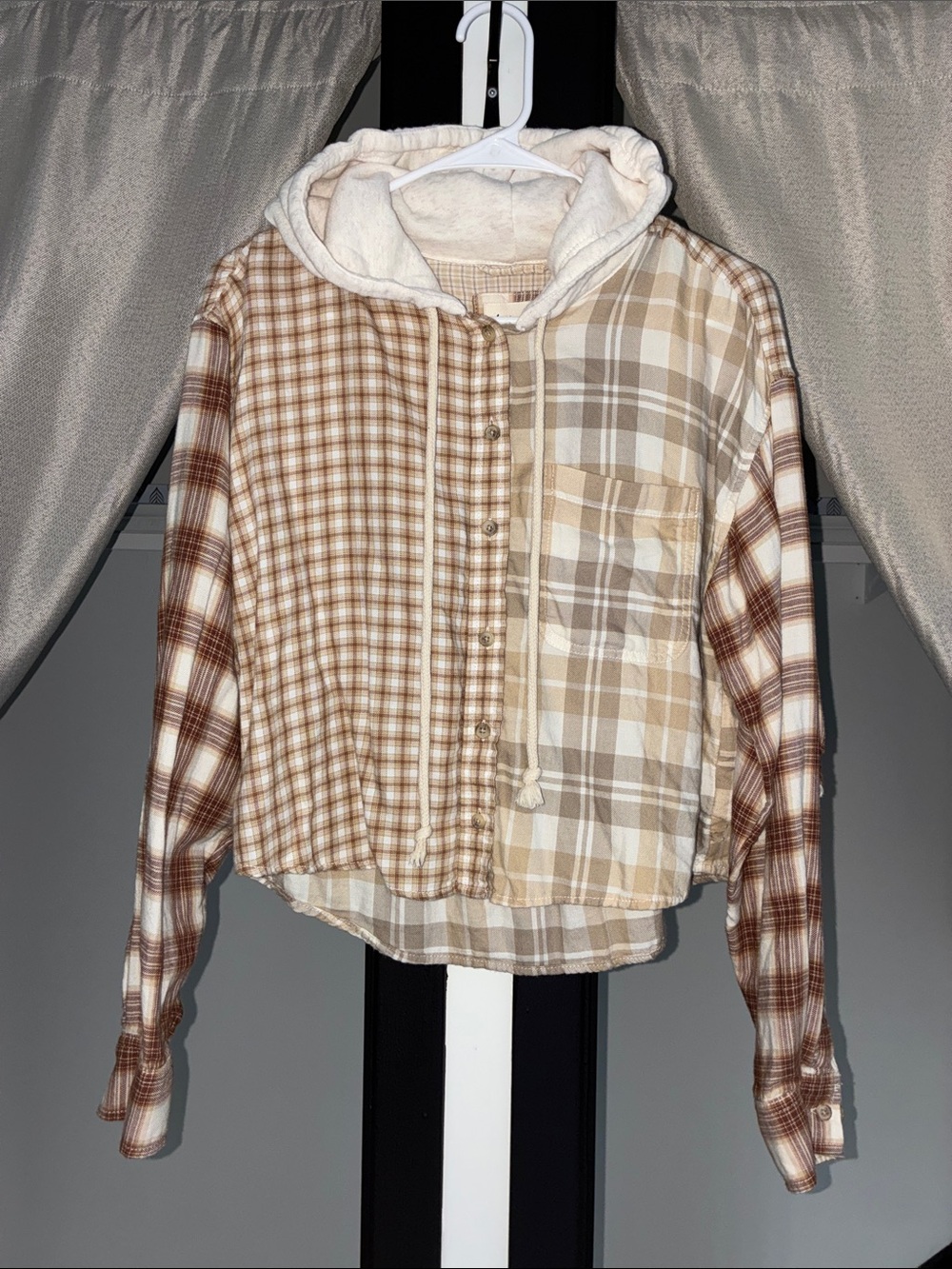 AE - Patchwork Plaid Hood Flannel - Picture 2 of 11